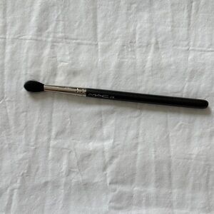 MAC Cosmetics 224 Blending Brush - Black